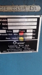 Foto: INJETORA DE PLASTICO ROMI PRIMAX 800   TONELADAS
