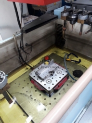 Foto: ELETROEROSÃO CNC MARCA AGIE MODELO AGIETRON COMPACT2 - ANO 1997 350X250X350MM
