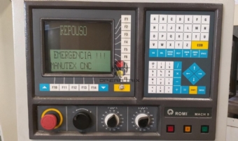 Foto: CENTRO DE USINAGEM ROMI DISCOVERY 4022 - ANO 1998