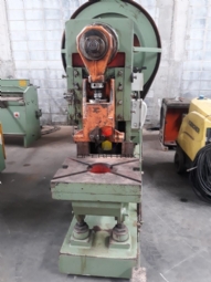 Foto: PRENSA EXCÊNTRICA  WALVIWAG - MODELO PW25 - 25 TONELADAS- ANO 2000