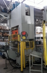Foto: PRENSA EXCÊNTRICA JUNDIAÍ- MODELO TA300 F52B - ANO 2001- 300T
