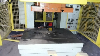 Foto: PRENSA EXCÊNTRICA MAHNKE - MODELO PEE-135/385 - ANO 1995 - 135T