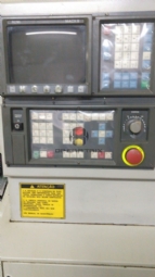 Foto: TORNO CNC ROMI - COSMOS 20M - ANO 1998 - Com ferramenta acionada