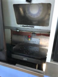 Foto: CENTRO DE USINAGEM VERTICAL DUPLO PALLET - DOOSAN - VC320 - ANO 2008