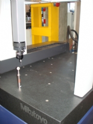 Foto: MEDIÇÃO TRIDIMENSIONAL MITUTOYO CRYSTAL PLUS M-574